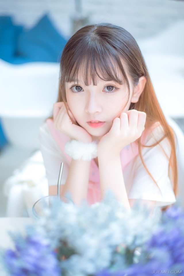 原本庞统此来，是想看看刘璝有无可能拉拢，毕竟作为这次计划的一个关键点，若能说服他来倒戈，自然再好不过，不过如今看来，刘璝虽然靠着关中行商发家，但显然将吕布当成了人傻钱多的那种，既然如此，这支军队就不能再让刘璝来管了，刘璝最重要的作用，是激起军怨，翻了张任这个死忠派的摊子，这一点，他做的很好，如今既然不愿意合作，那也可以功成身退了。